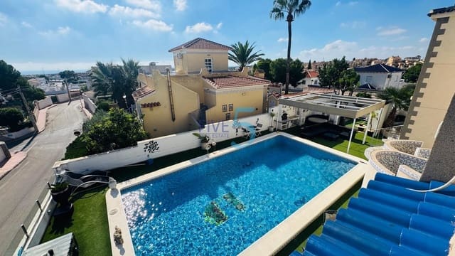 4 camera da letto Villa in vendita in Villamartin, Orihuela con piscina garage - 530.000 € (Rif: 10155927)