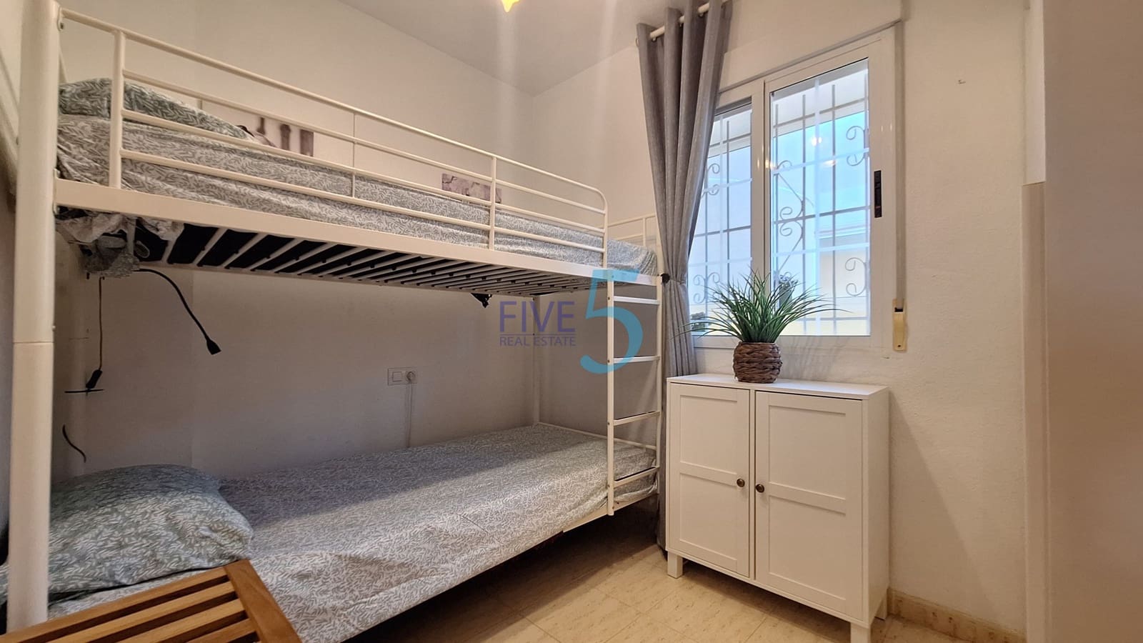 2 bedroom Apartment for sale in Torrevieja with pool garage - € 119,500 (Ref: 10155928)