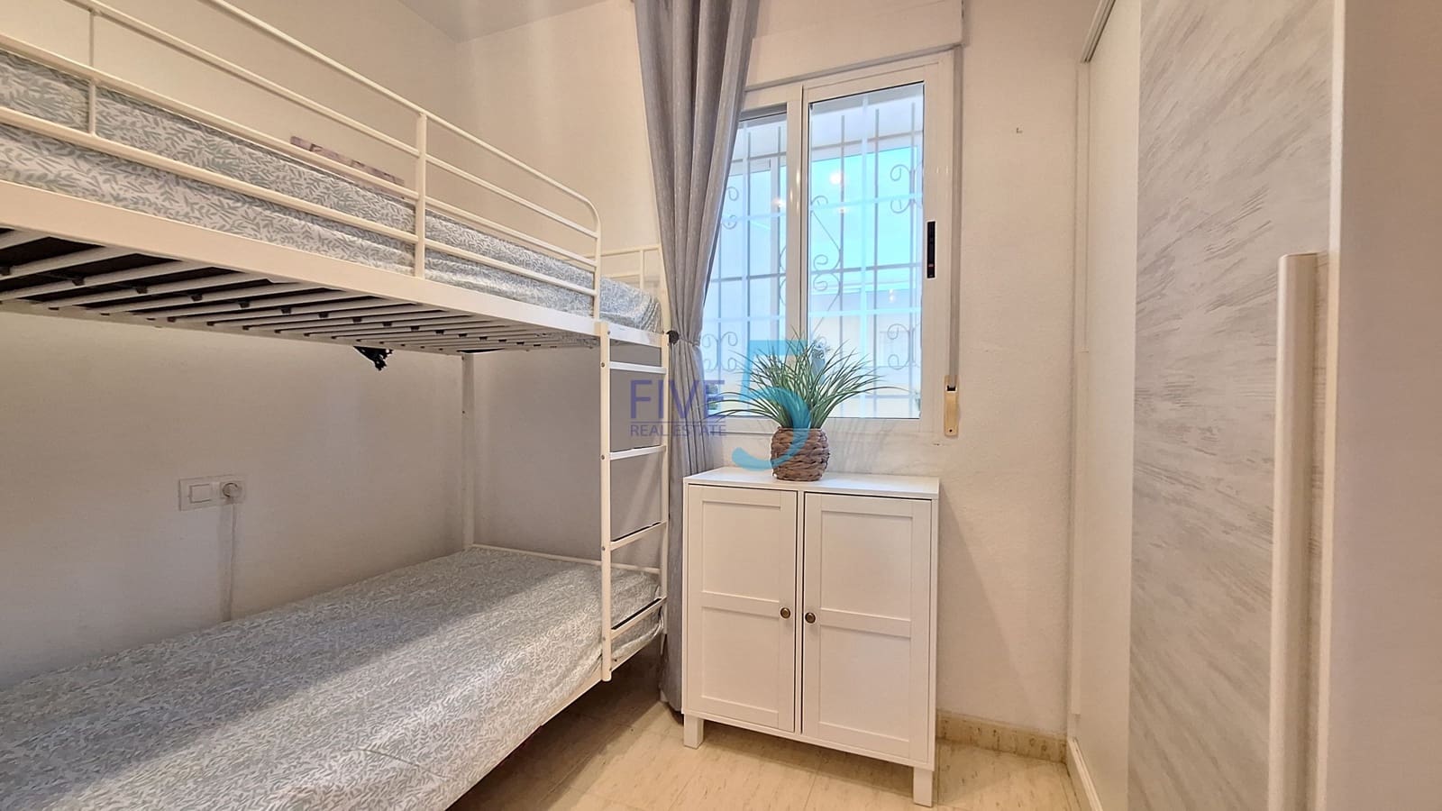 2 bedroom Apartment for sale in Torrevieja with pool garage - € 119,500 (Ref: 10155928)