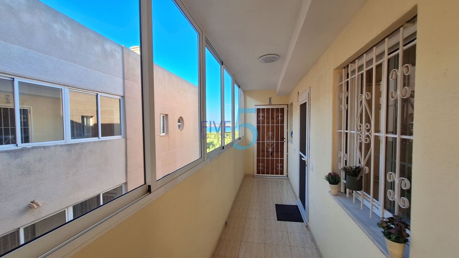 2 bedroom Apartment for sale in Torrevieja with pool garage - € 119,500 (Ref: 10155928)