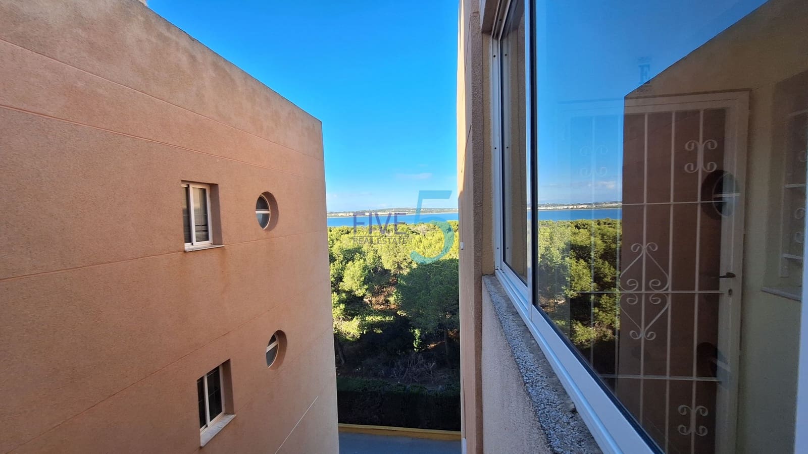2 bedroom Apartment for sale in Torrevieja with pool garage - € 119,500 (Ref: 10155928)