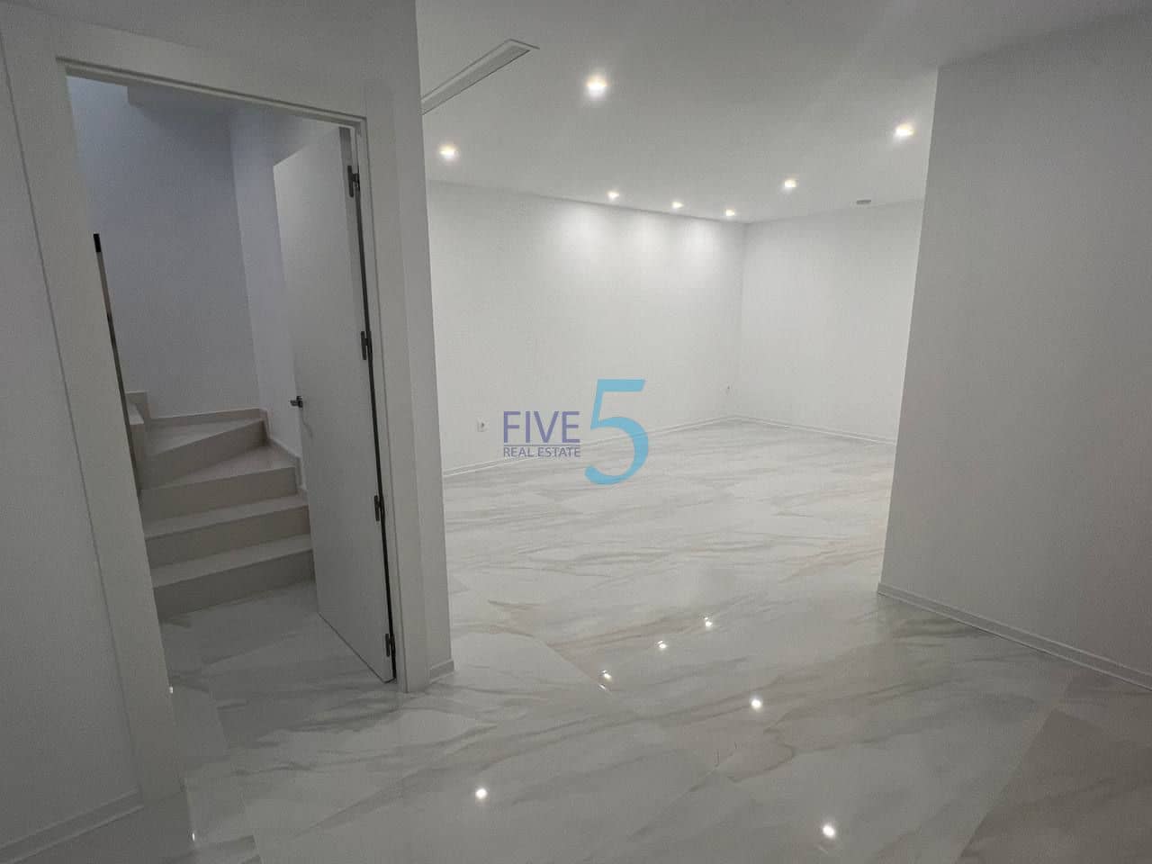 3 soverom Villa til salgs i Alicante by med svømmebasseng garasje - € 459 000 (Ref: 10155960)