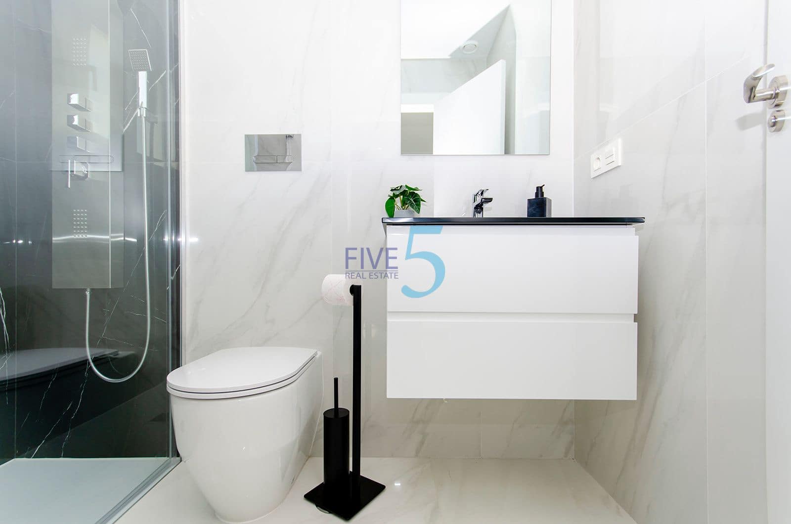 3 soverom Villa til salgs i Alicante by med svømmebasseng garasje - € 459 000 (Ref: 10155960)