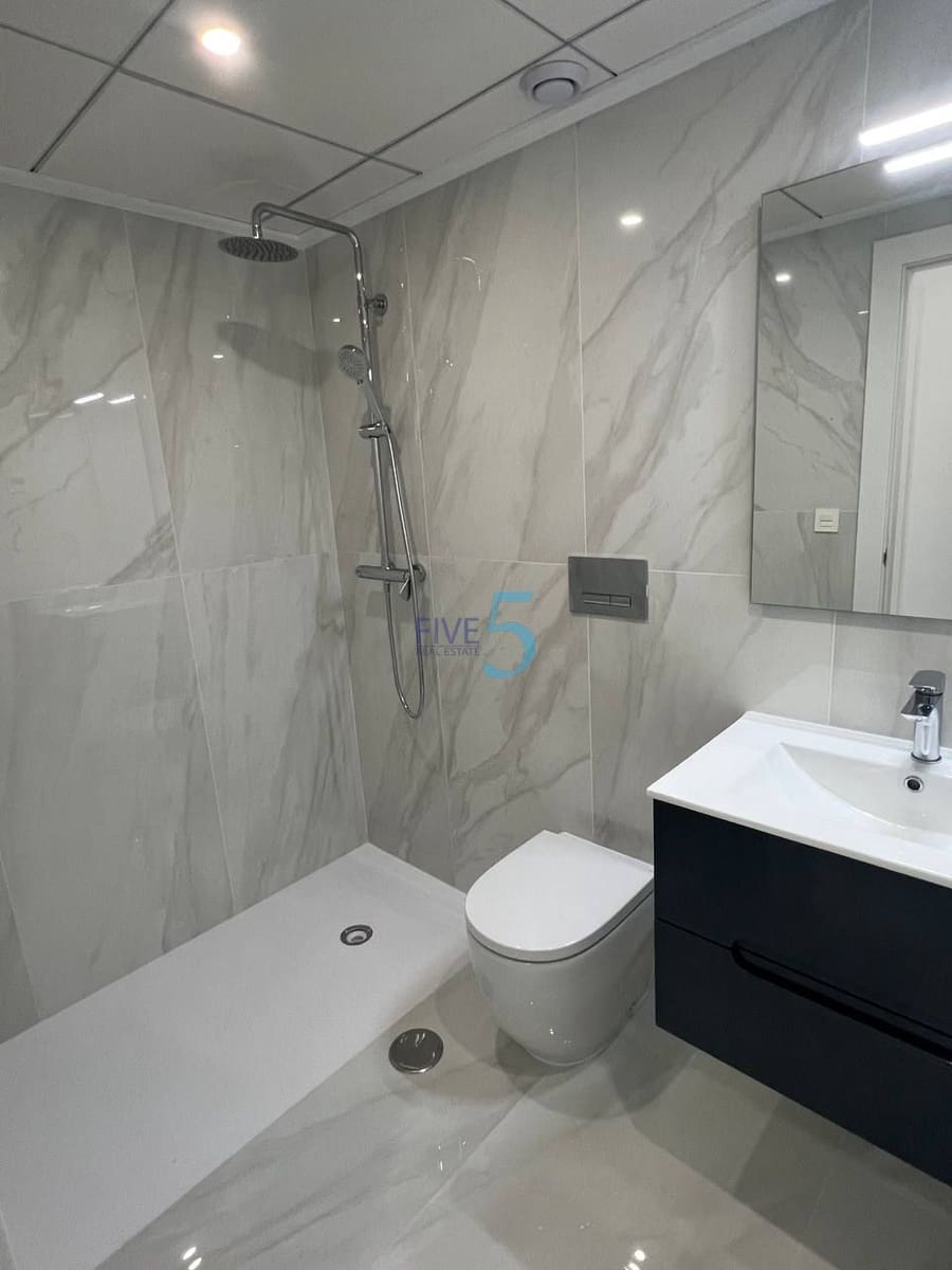 3 soverom Villa til salgs i Alicante by med svømmebasseng garasje - € 459 000 (Ref: 10155960)