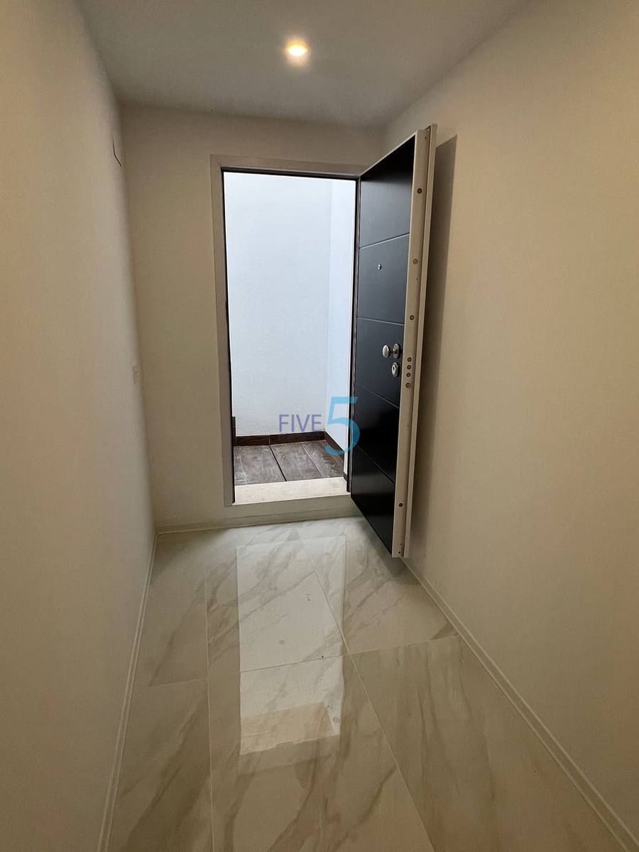 3 soverom Villa til salgs i Alicante by med svømmebasseng garasje - € 459 000 (Ref: 10155960)