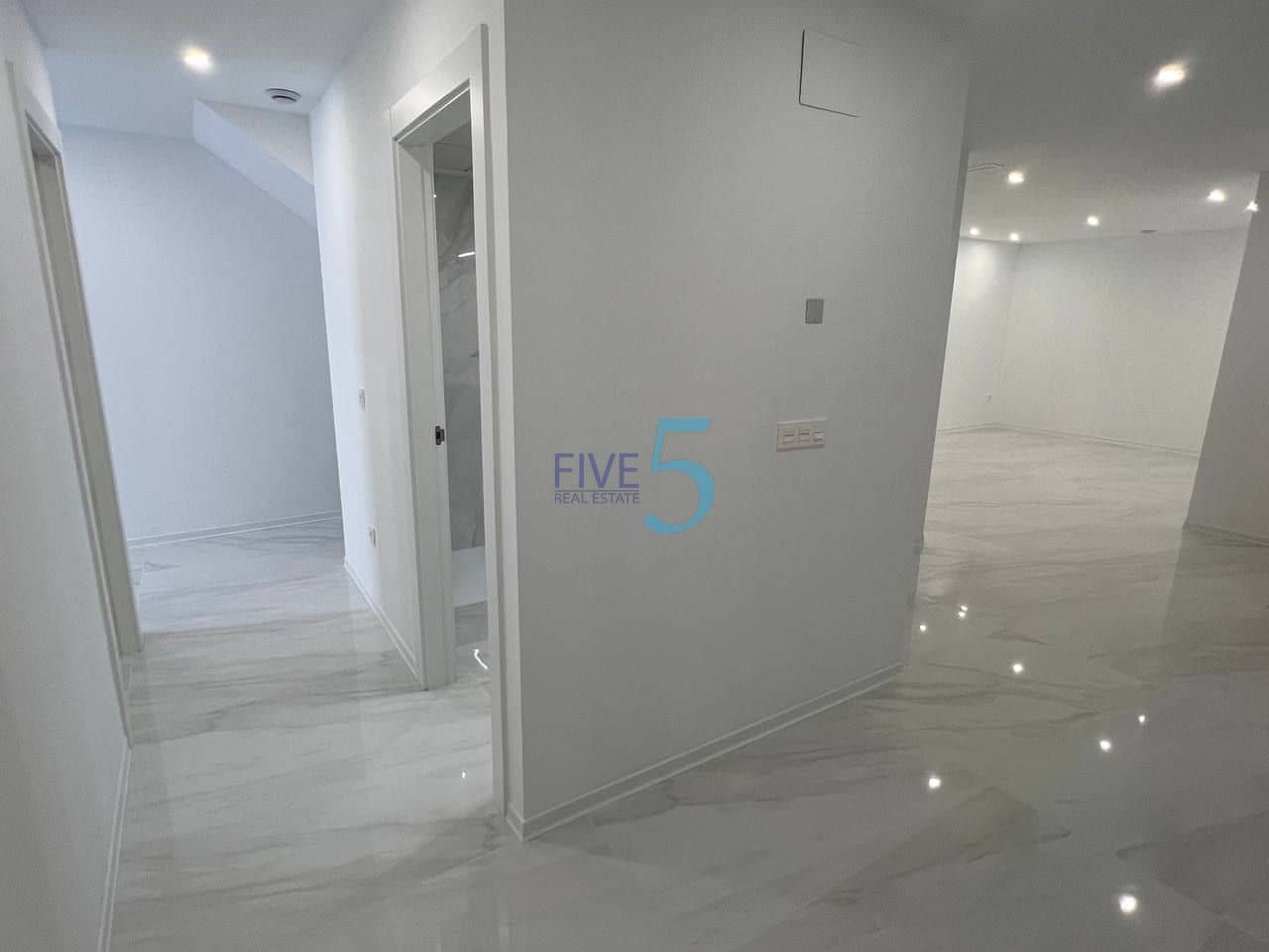 3 soverom Villa til salgs i Alicante by med svømmebasseng garasje - € 459 000 (Ref: 10155960)
