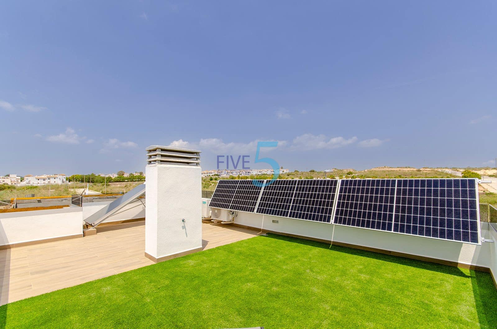 3 soverom Villa til salgs i Alicante by med svømmebasseng garasje - € 459 000 (Ref: 10155960)