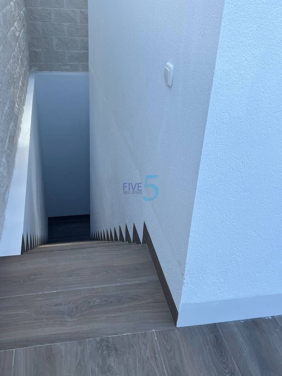 3 soverom Villa til salgs i Alicante by med svømmebasseng garasje - € 459 000 (Ref: 10155960)