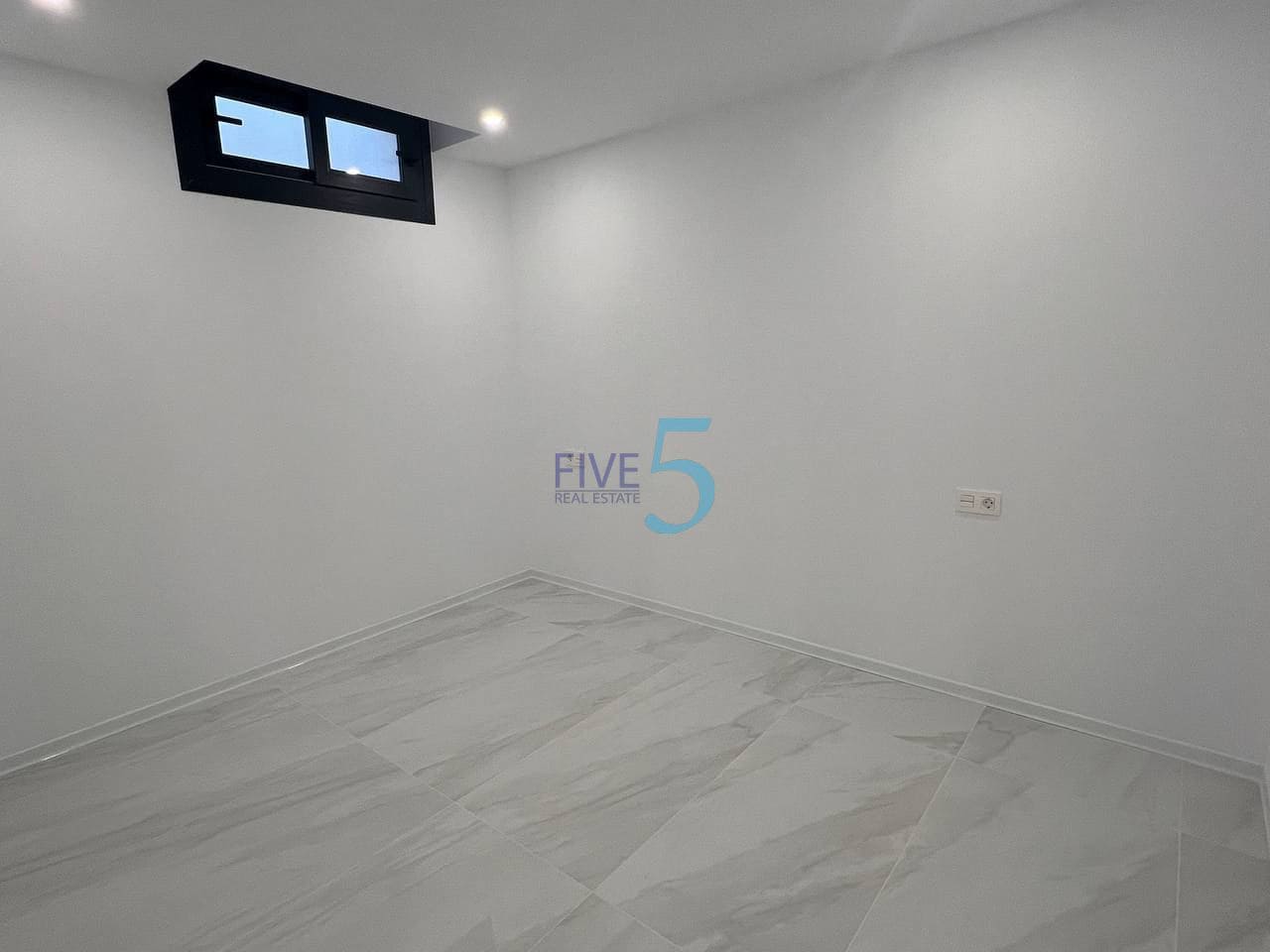 3 soverom Villa til salgs i Alicante by med svømmebasseng garasje - € 459 000 (Ref: 10155960)