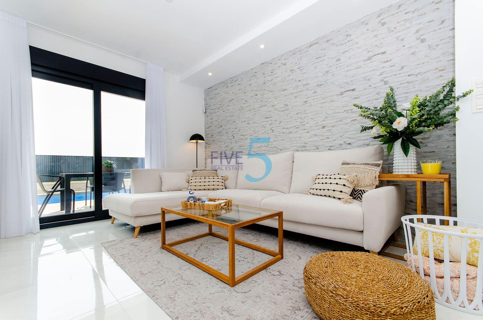 3 soverom Villa til salgs i Alicante by med svømmebasseng garasje - € 459 000 (Ref: 10155960)
