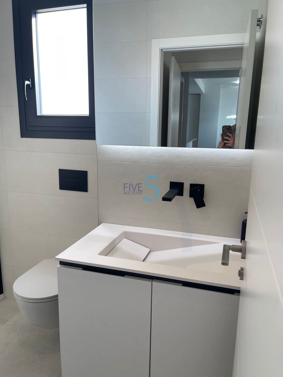2 soveværelse Lejlighed til salg i Alicante by med swimmingpool garage - € 349.000 (Ref: 10155961)