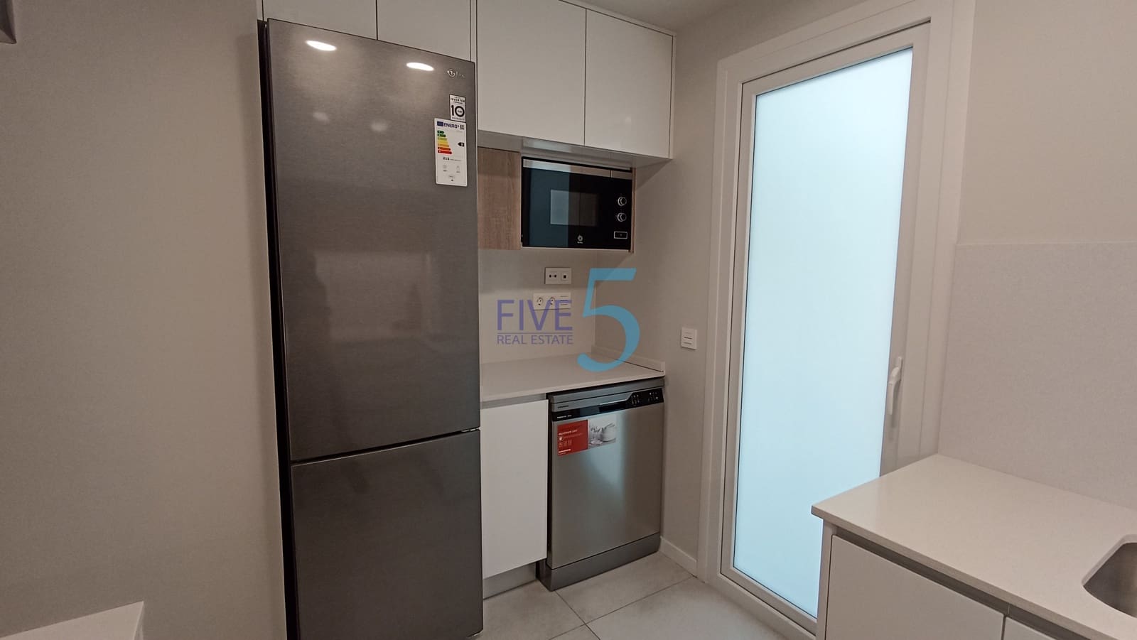 2 soveværelse Lejlighed til salg i Alicante by med swimmingpool garage - € 349.000 (Ref: 10155961)