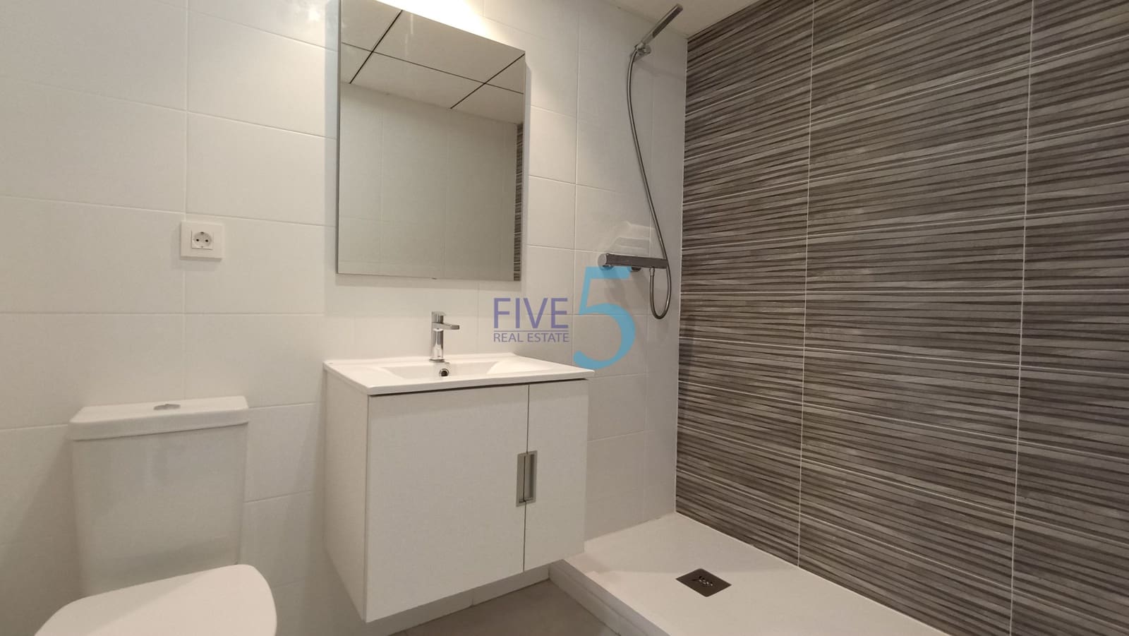 2 soveværelse Lejlighed til salg i Alicante by med swimmingpool garage - € 349.000 (Ref: 10155961)