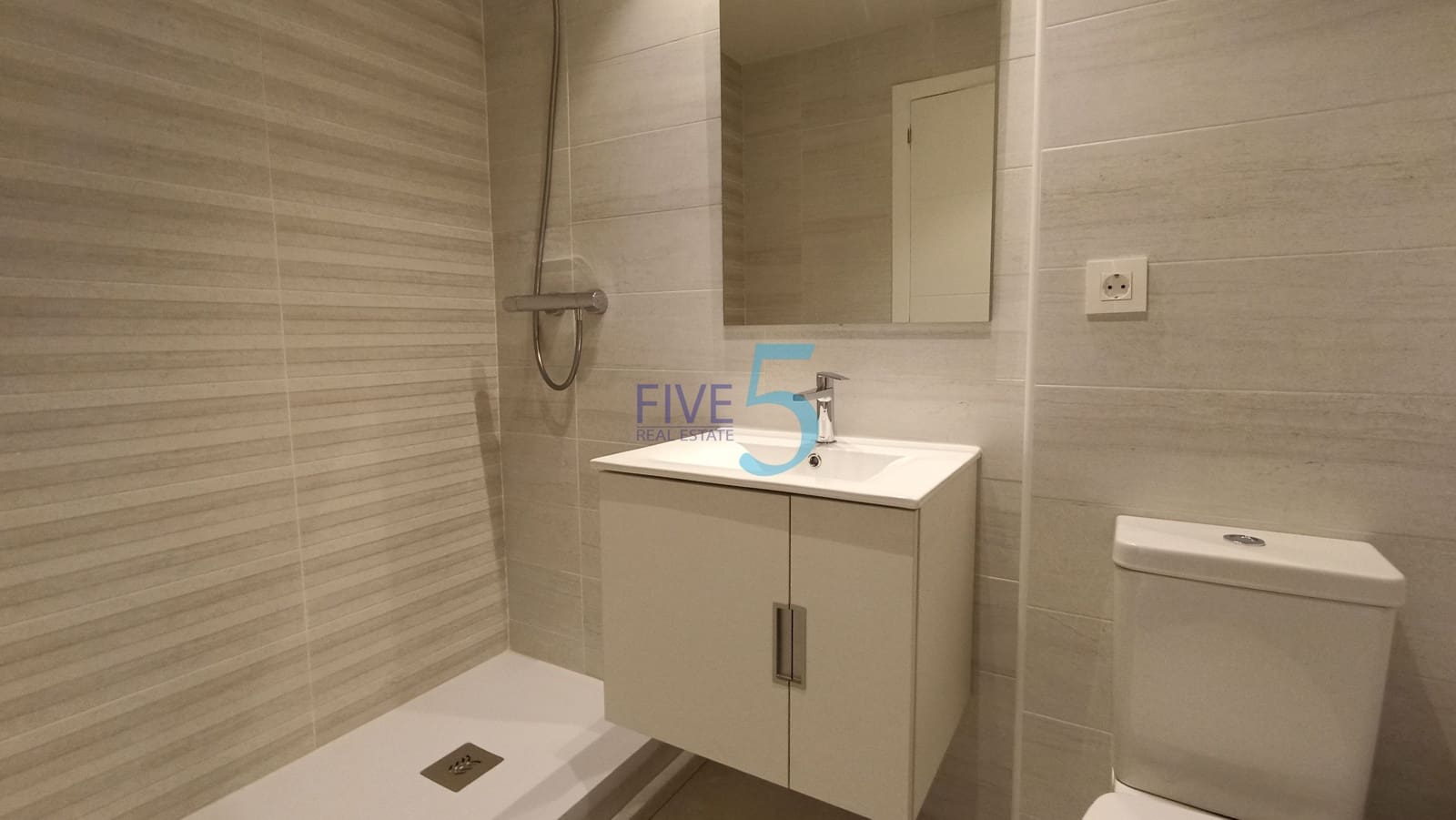 2 soveværelse Lejlighed til salg i Alicante by med swimmingpool garage - € 349.000 (Ref: 10155961)
