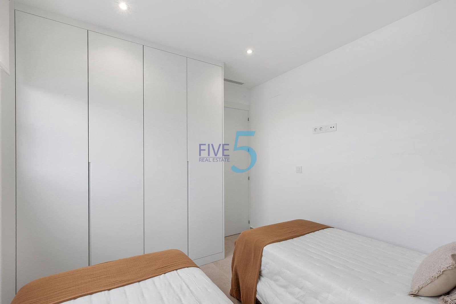2 slaapkamer Penthouse te koop in Los Alcazares met zwembad - € 399.900 (Ref: 10155981)