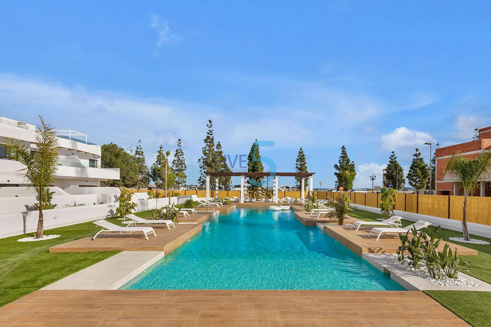 2 slaapkamer Penthouse te koop in Los Alcazares met zwembad - € 399.900 (Ref: 10155981)
