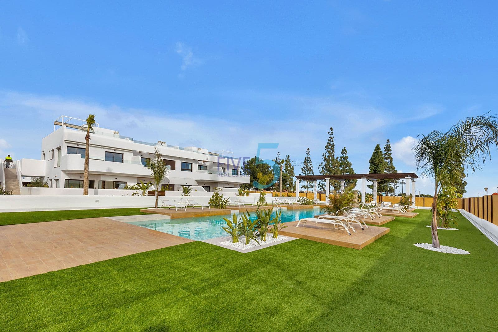 2 slaapkamer Penthouse te koop in Los Alcazares met zwembad - € 399.900 (Ref: 10155981)