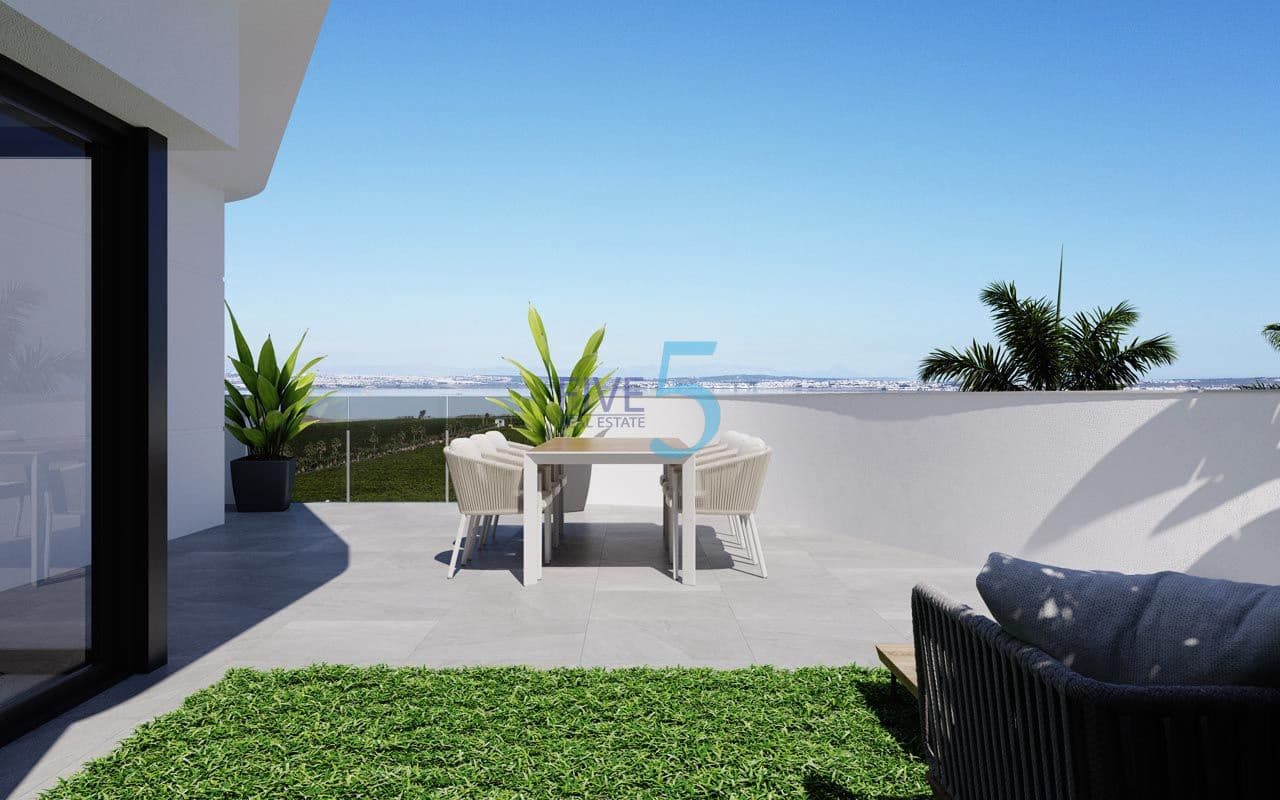 2 bedroom Penthouse for sale in Torrevieja with pool garage - € 330,000 (Ref: 10156005)