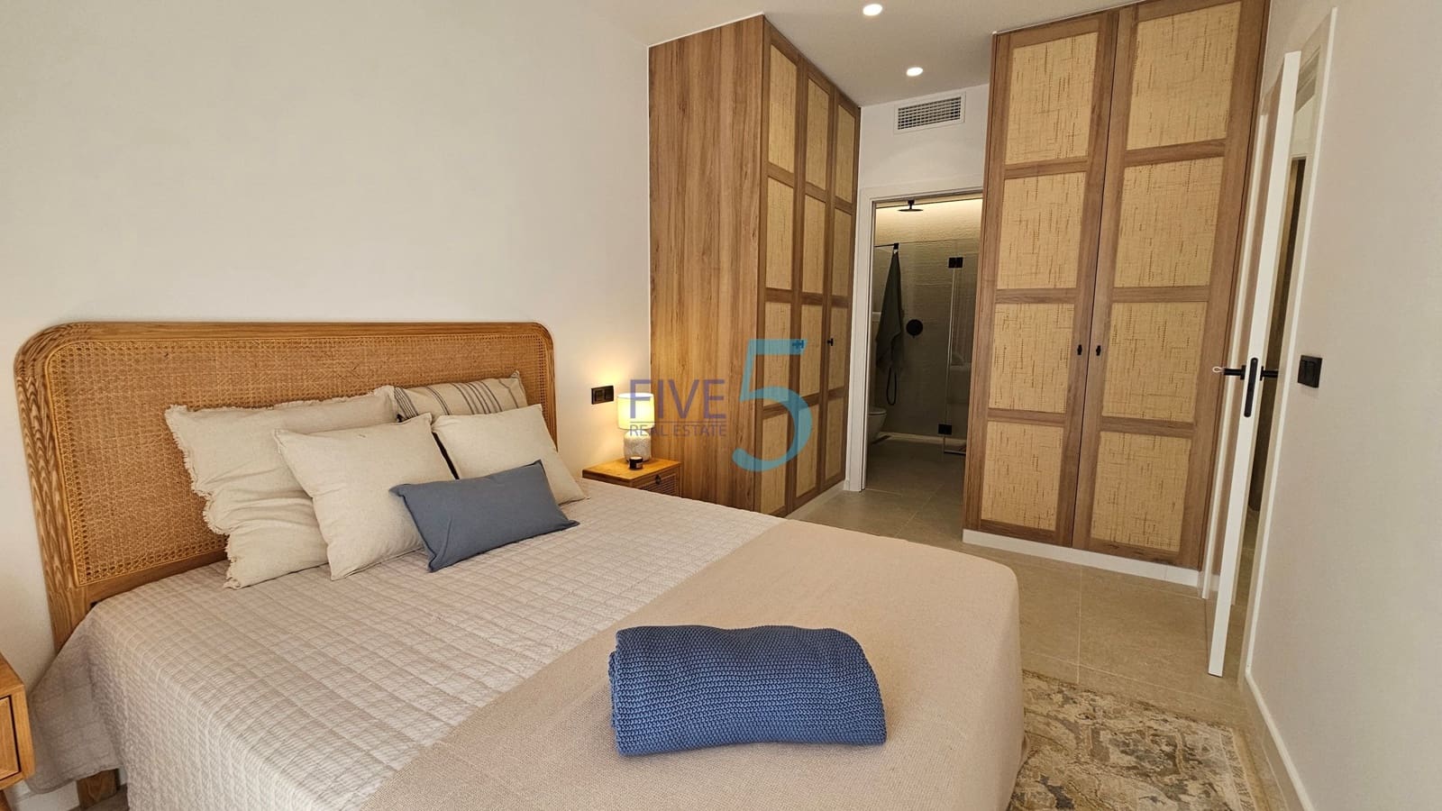 3 soveværelse Lejlighed til salg i Alicante by med swimmingpool - € 354.000 (Ref: 10156009)