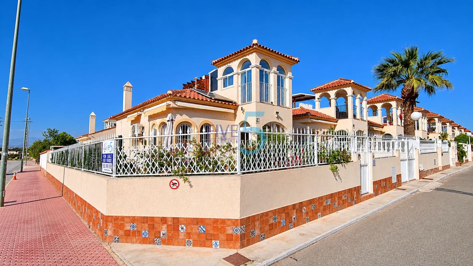 2 bedroom Villa for sale in Rojales with pool garage - € 249,995 (Ref: 10156846)