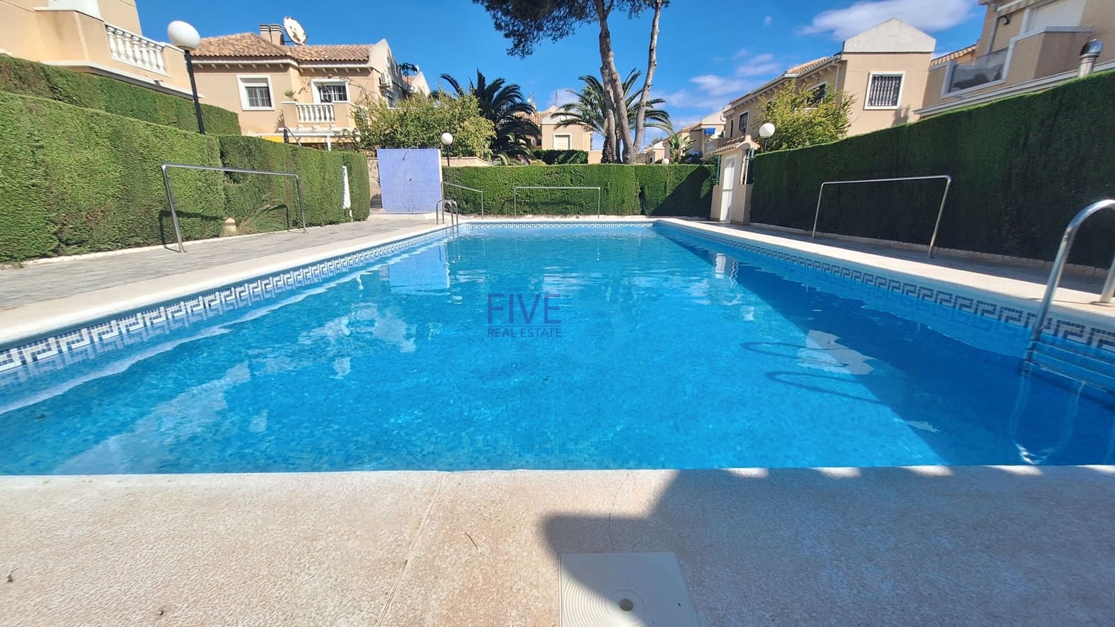 2 chambre Maison de Ville à vendre à Torrevieja avec piscine - 197 000 € (Ref: 10160325)