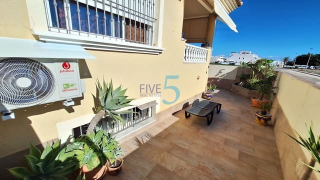 3 slaapkamer Halfvrijstaande villa te koop in San Pedro del Pinatar met garage - € 315.000 (Ref: 10163558)