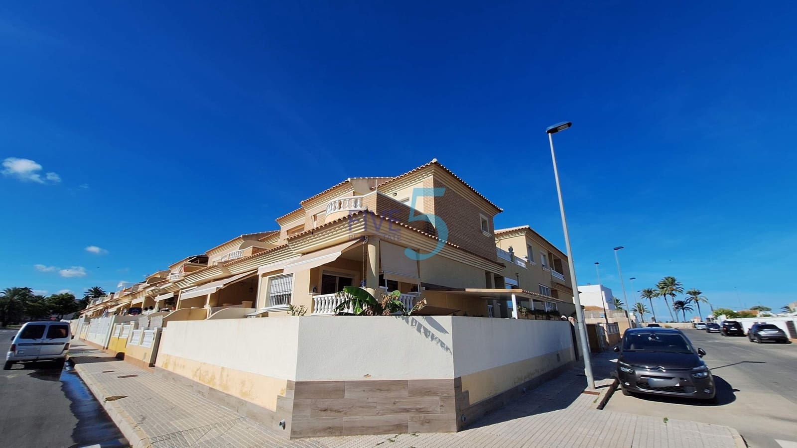 3 slaapkamer Halfvrijstaande villa te koop in San Pedro del Pinatar met garage - € 315.000 (Ref: 10163558)