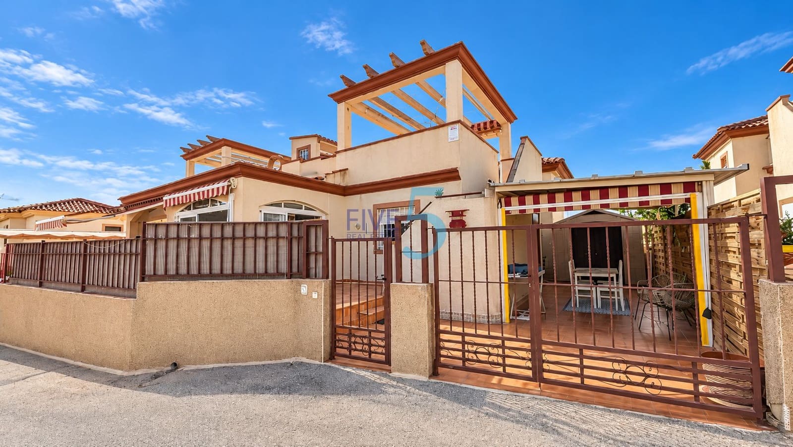 2 bedroom Bungalow for sale in San Fulgencio with pool garage - € 189,000 (Ref: 10163759)