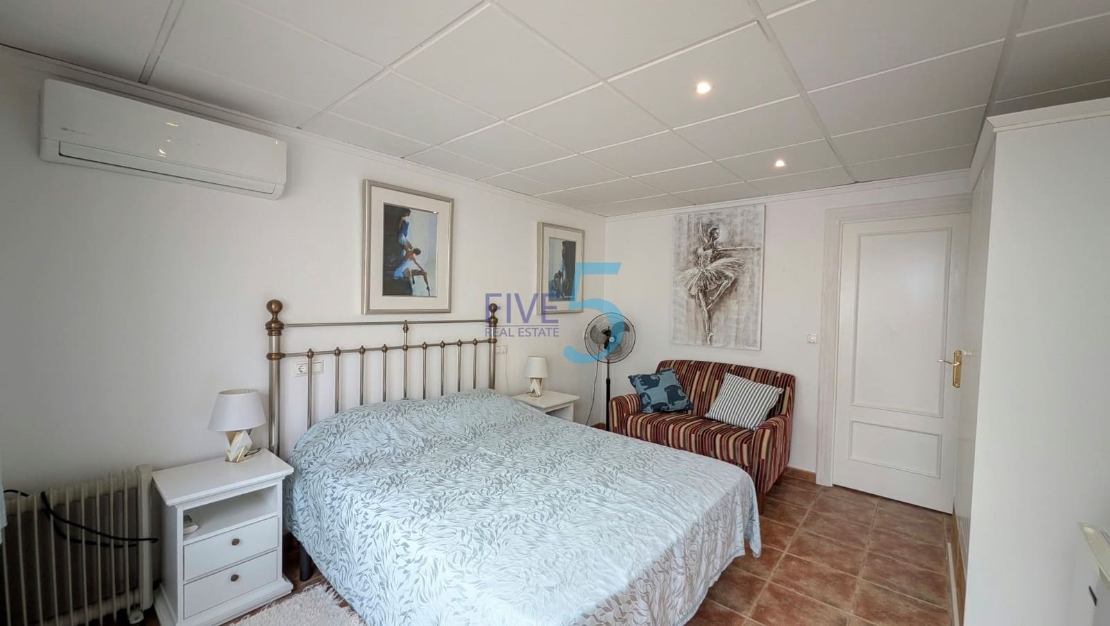 4 soveværelse Villa til salg i Orihuela Costa med swimmingpool garage - € 460.000 (Ref: 10163985)