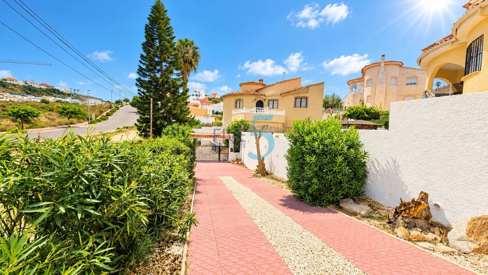 5 soveværelse Villa til salg i Ciudad Quesada med swimmingpool garage - € 475.000 (Ref: 10163986)