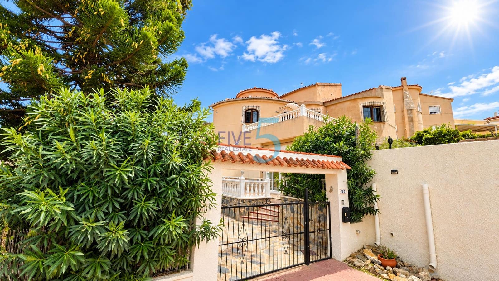 5 soveværelse Villa til salg i Ciudad Quesada med swimmingpool garage - € 475.000 (Ref: 10163986)