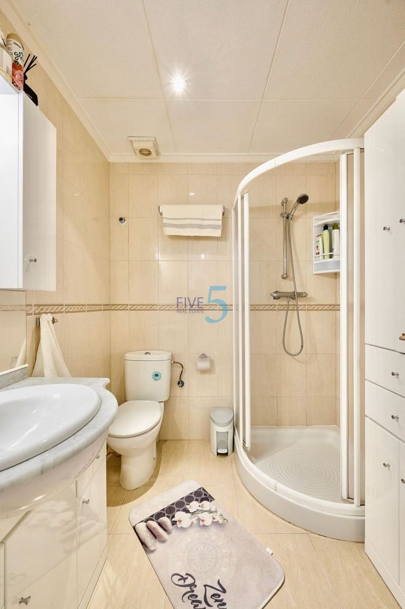 3 makuuhuone Omakotitalo myytävänä paikassa Torrevieja - 189 000 € (Ref: 10165602)