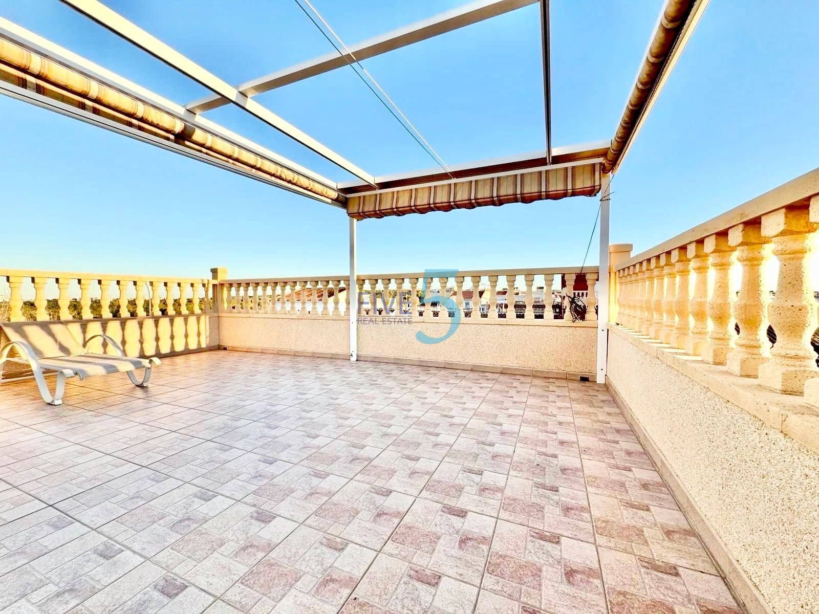 3 makuuhuone Omakotitalo myytävänä paikassa Torrevieja - 189 000 € (Ref: 10165602)