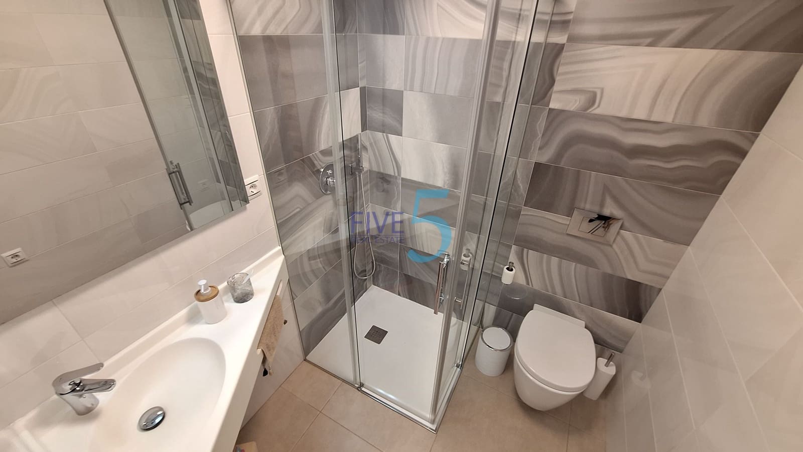 3 soveværelse Byhus til salg i Villamartin med swimmingpool garage - € 395.000 (Ref: 10165935)