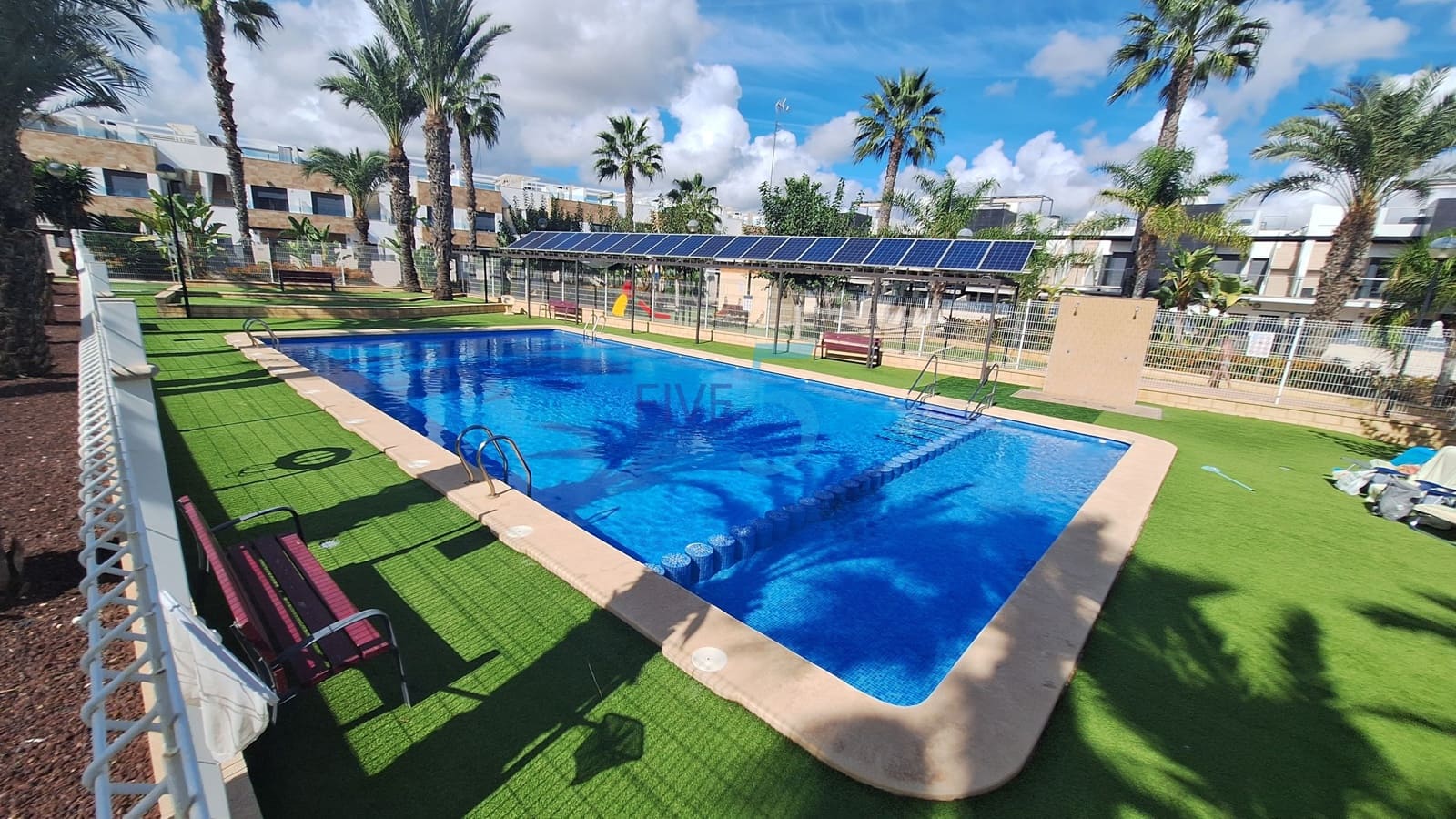 3 soveværelse Byhus til salg i Villamartin med swimmingpool garage - € 395.000 (Ref: 10165935)