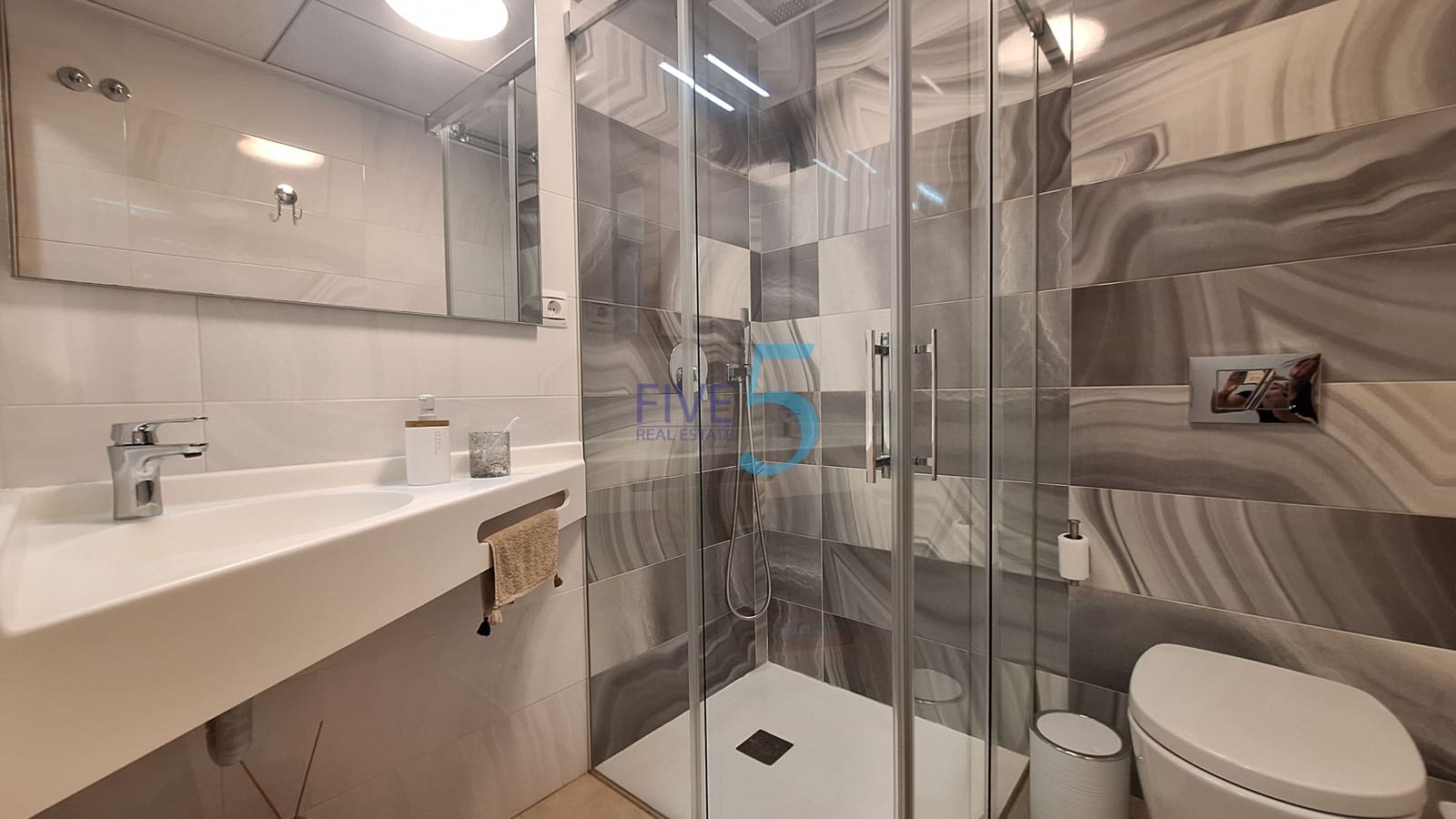 3 soveværelse Byhus til salg i Villamartin med swimmingpool garage - € 395.000 (Ref: 10165935)