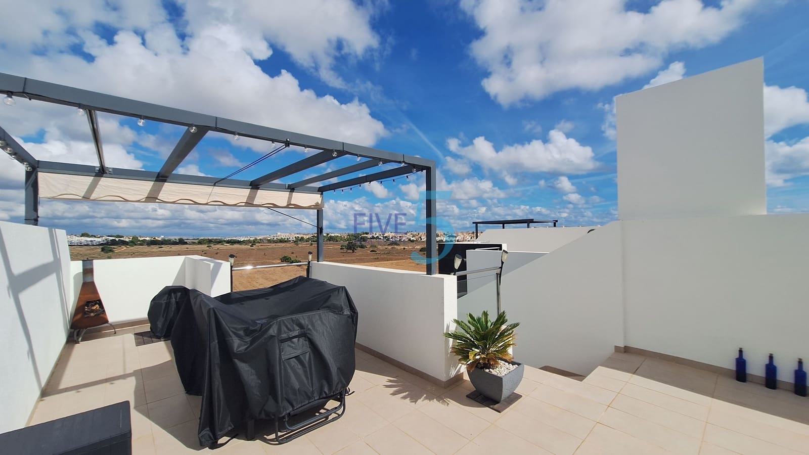 3 soveværelse Byhus til salg i Villamartin med swimmingpool garage - € 395.000 (Ref: 10165935)