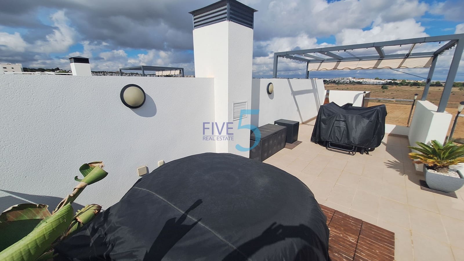 3 soveværelse Byhus til salg i Villamartin med swimmingpool garage - € 395.000 (Ref: 10165935)