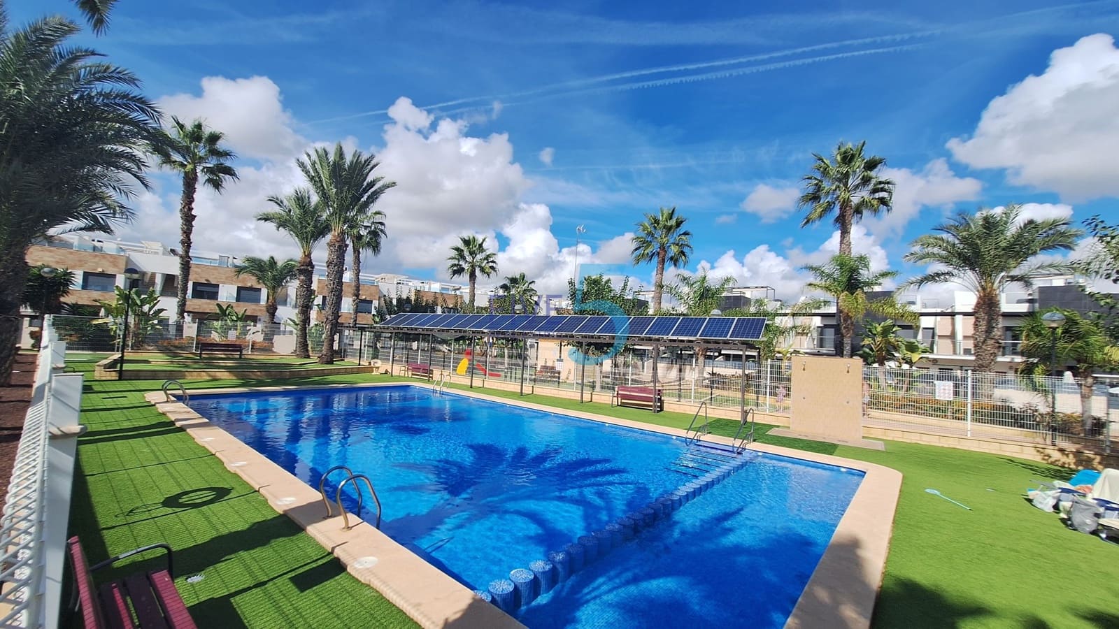3 soveværelse Byhus til salg i Villamartin med swimmingpool garage - € 395.000 (Ref: 10165935)
