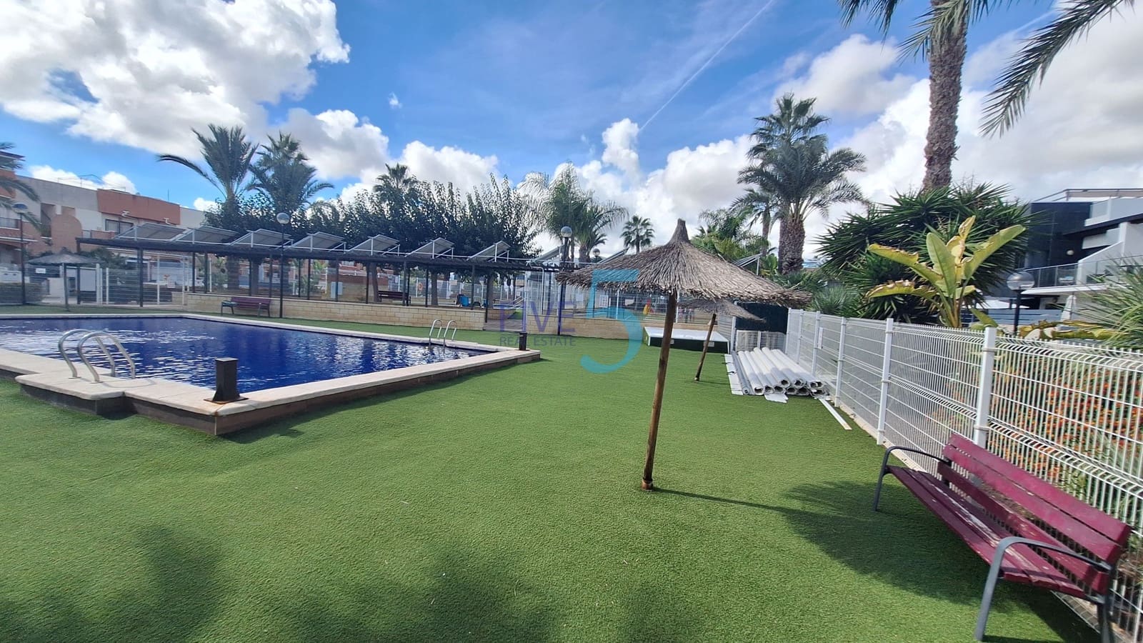 3 soveværelse Byhus til salg i Villamartin med swimmingpool garage - € 395.000 (Ref: 10165935)