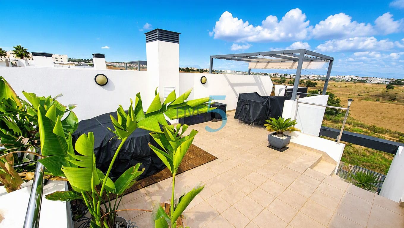 3 soveværelse Byhus til salg i Villamartin med swimmingpool garage - € 395.000 (Ref: 10165935)