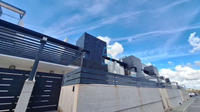 3 soveværelse Byhus til salg i Villamartin, Orihuela med swimmingpool garage - € 395.000 (Ref: 10165935)