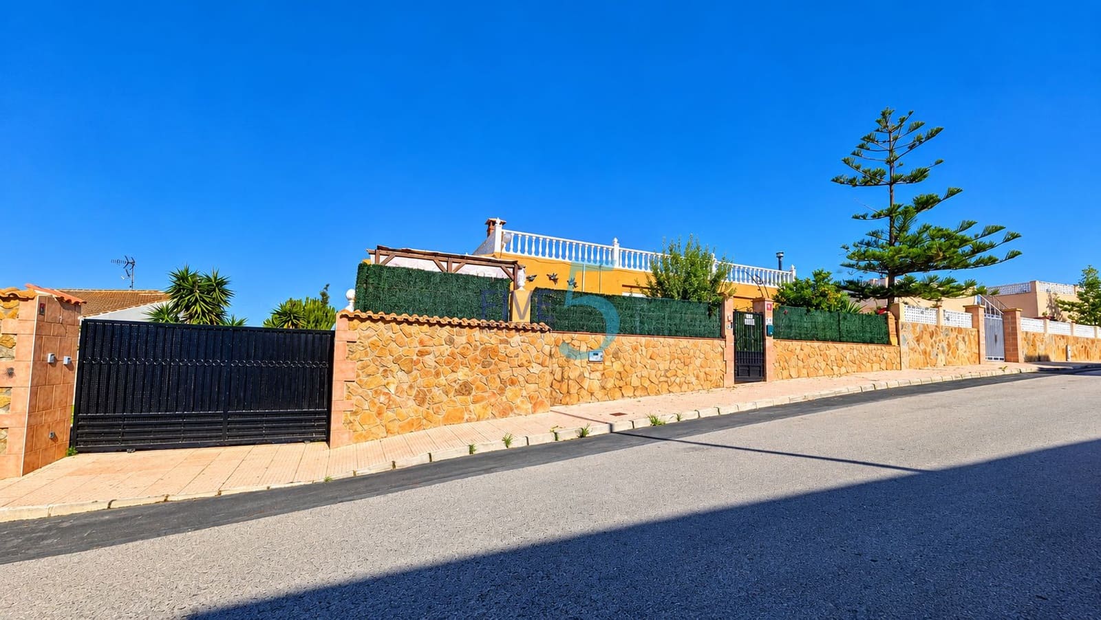 5 soveværelse Villa til salg i San Fulgencio med swimmingpool garage - € 550.000 (Ref: 10168881)