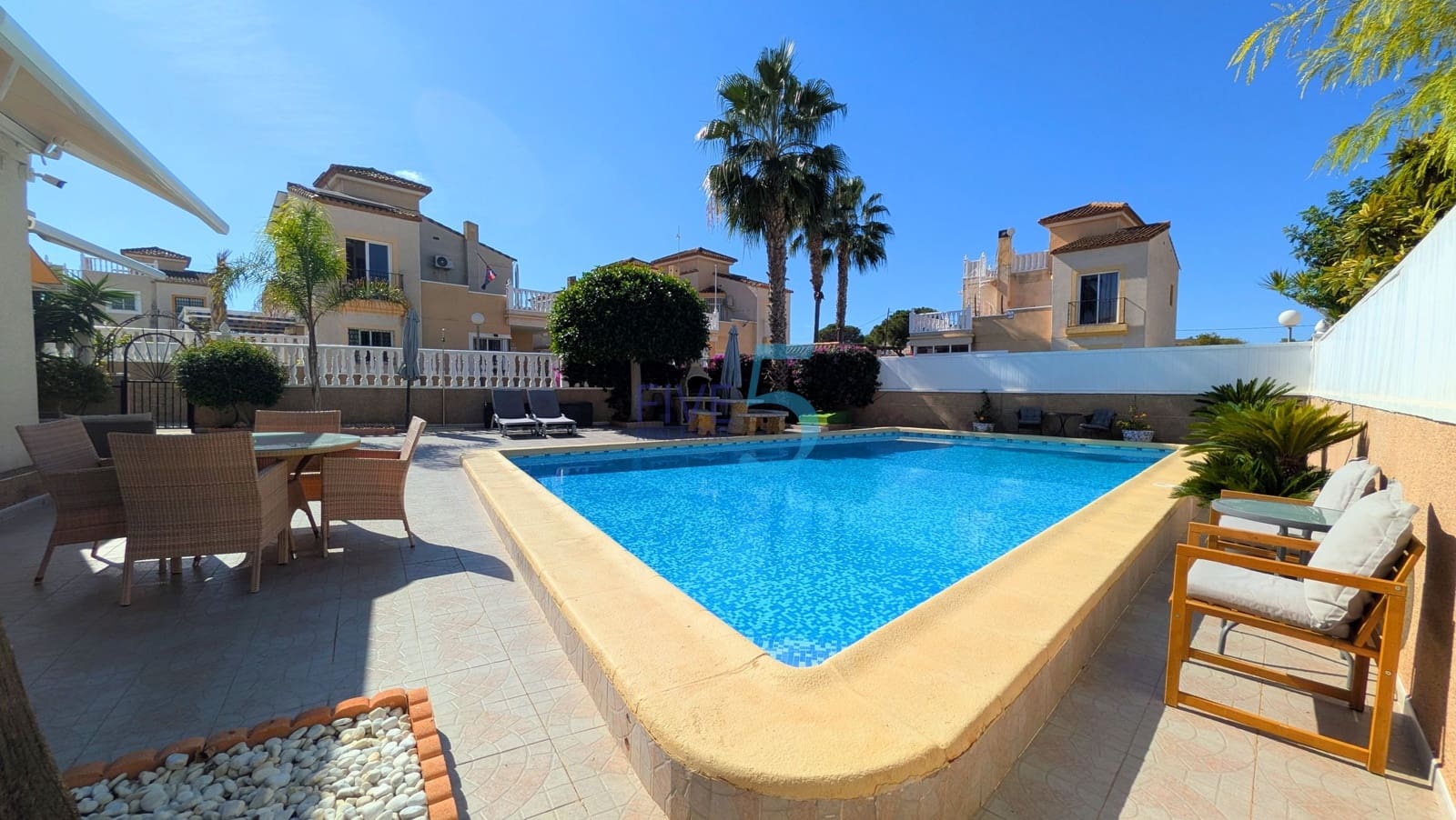 Chalet de 3 habitaciones en Algorfa en venta con piscina garaje - 330.000 € (Ref: 10170288)
