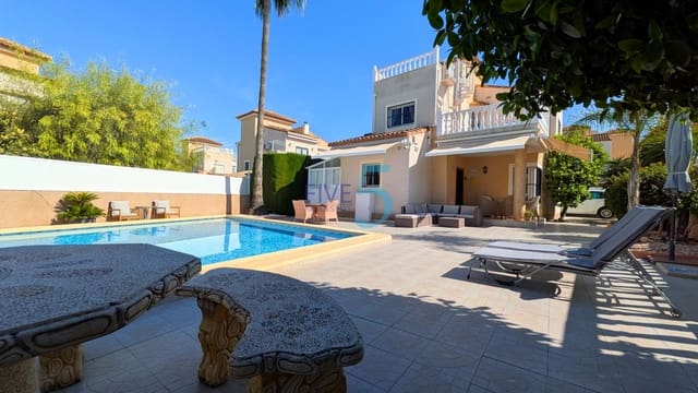 Chalet de 3 habitaciones en Algorfa en venta con piscina garaje - 330.000 € (Ref: 10170288)