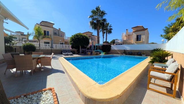 Chalet de 3 habitaciones en Algorfa en venta con piscina garaje - 330.000 € (Ref: 10170288)
