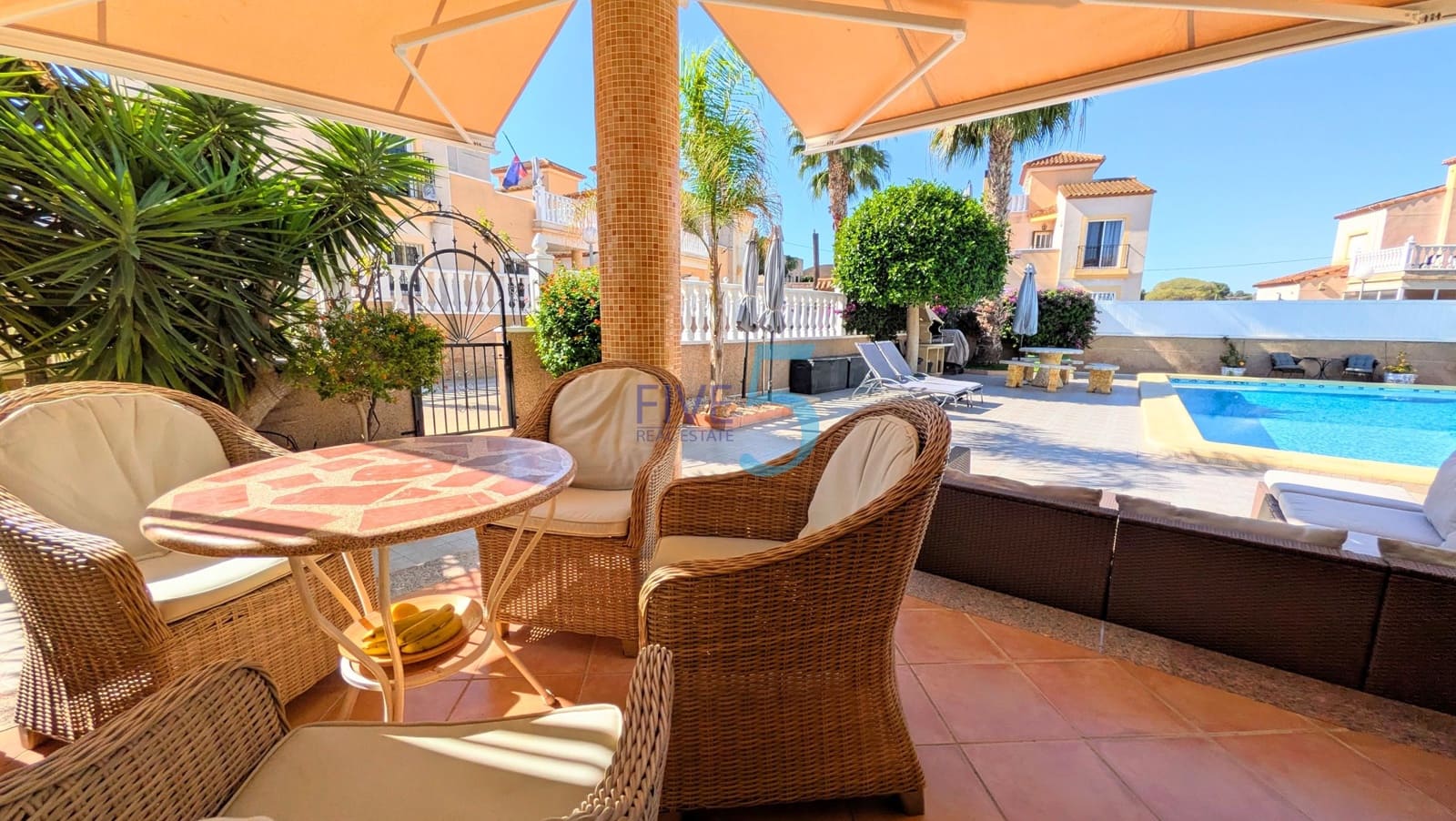Chalet de 3 habitaciones en Algorfa en venta con piscina garaje - 330.000 € (Ref: 10170288)