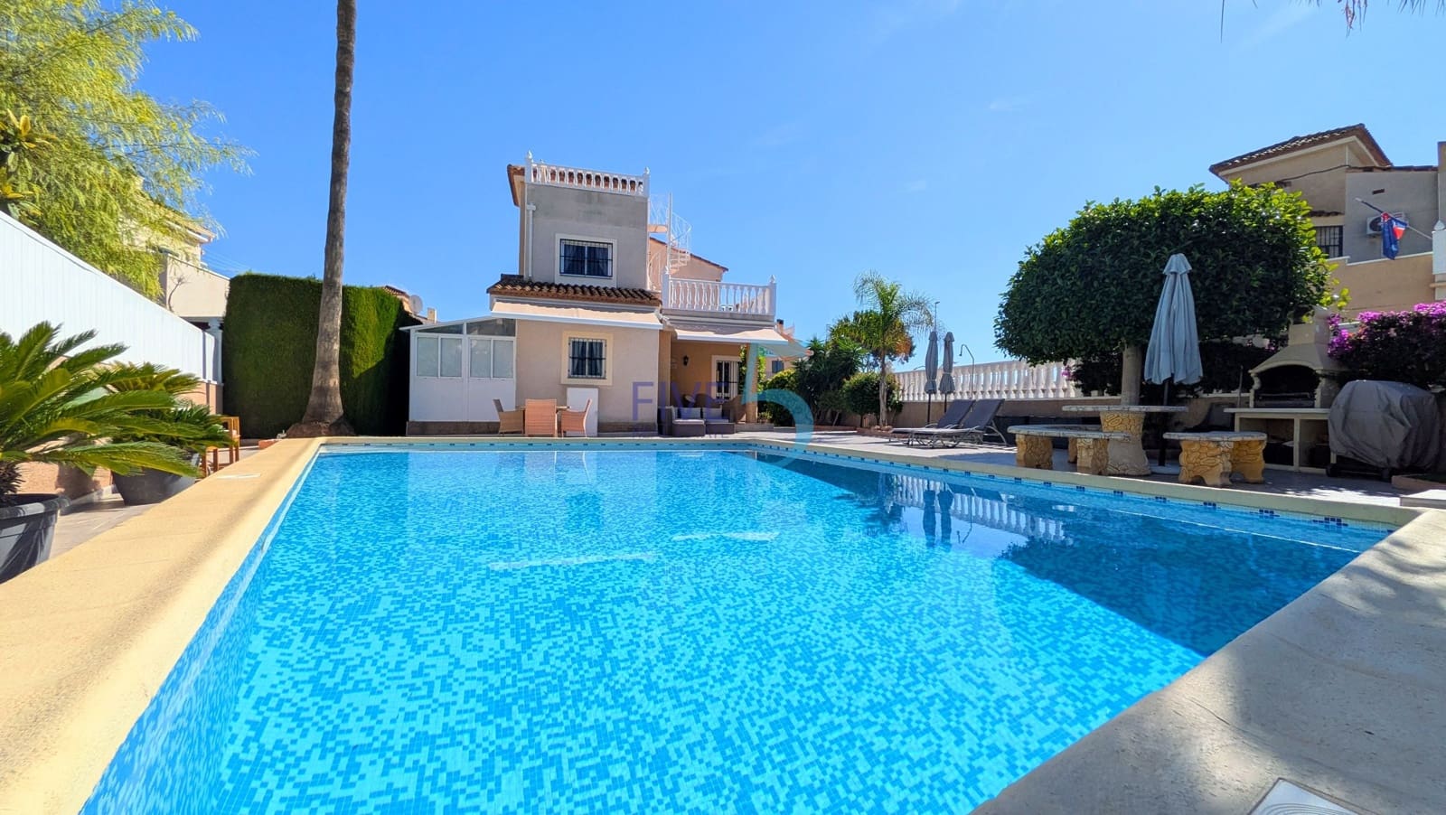 Chalet de 3 habitaciones en Algorfa en venta con piscina garaje - 330.000 € (Ref: 10170288)