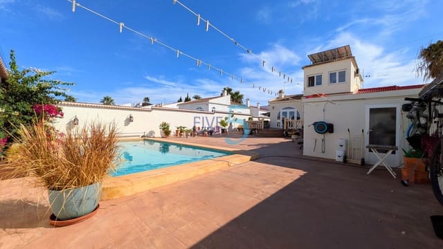 4 sovrum Villa till salu i Torrevieja med pool garage - 399 995 € (Ref: 10174190)