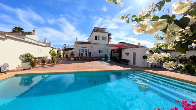 4 sovrum Villa till salu i Torrevieja med pool garage - 399 995 € (Ref: 10174190)